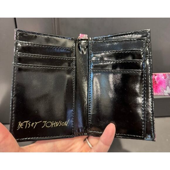 Betsey Johnson Wallet Floral Keychain Clasp Faux Leather Vegan Unused - Picture 4 of 4